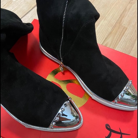 Suede over the knee boot with silver toe detailing fits size 5 - Picture 4 of 4